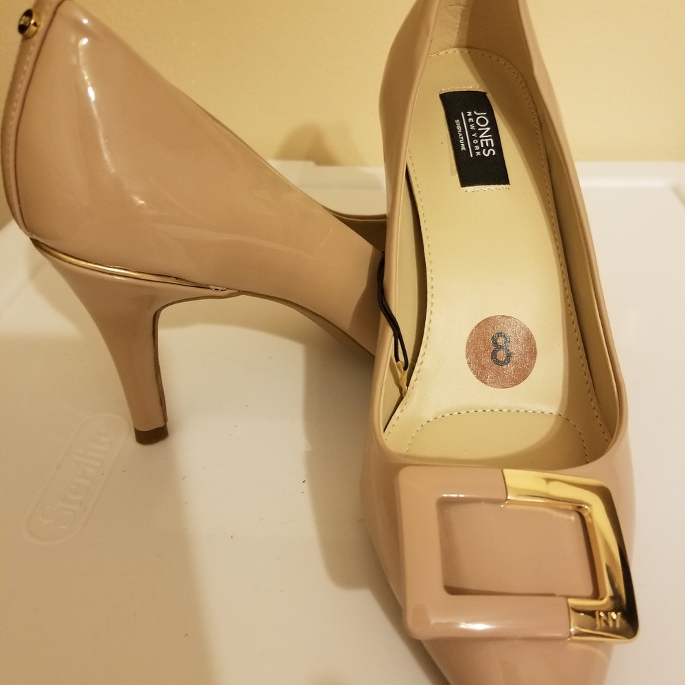 Jones of NY Classy patent leather heels